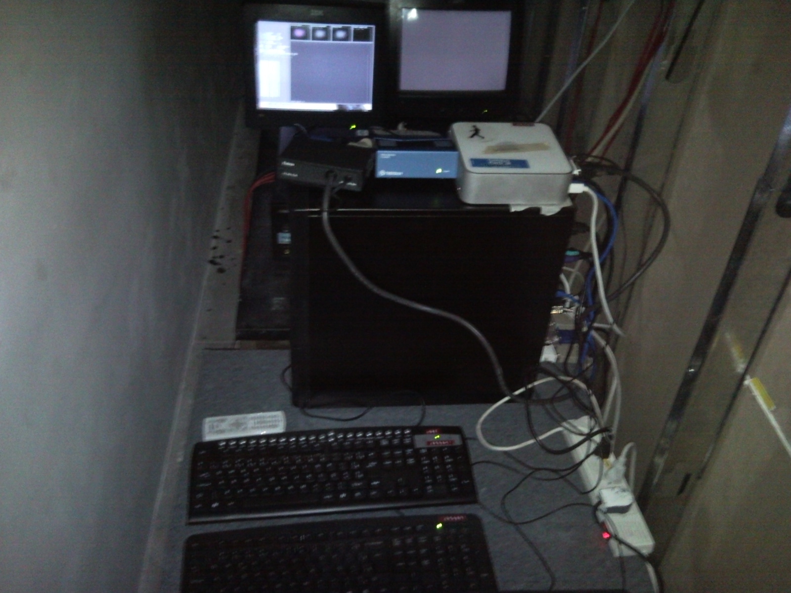 the equipment used for the installation: a quad-core Ubuntu Linux box, with four Nvidia video cards. SNC00598